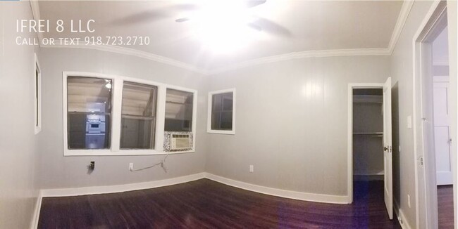 Building Photo - 2 Bedroom and one Bath upstairs unit in 2 ...