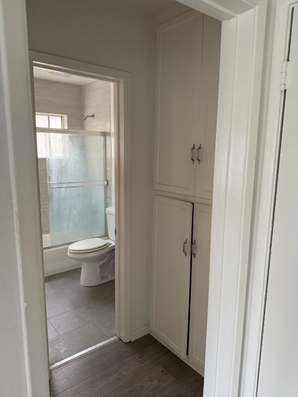 Building Photo - 2140 Beachwood Dr