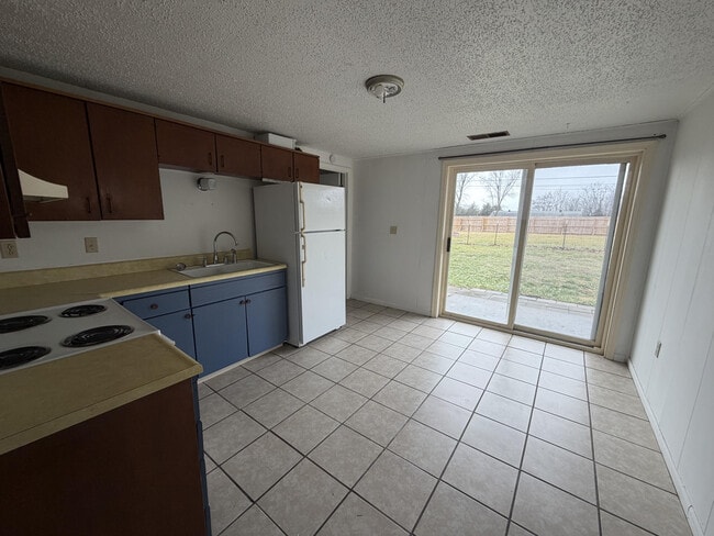 Building Photo - 6825 N Brown Station Dr