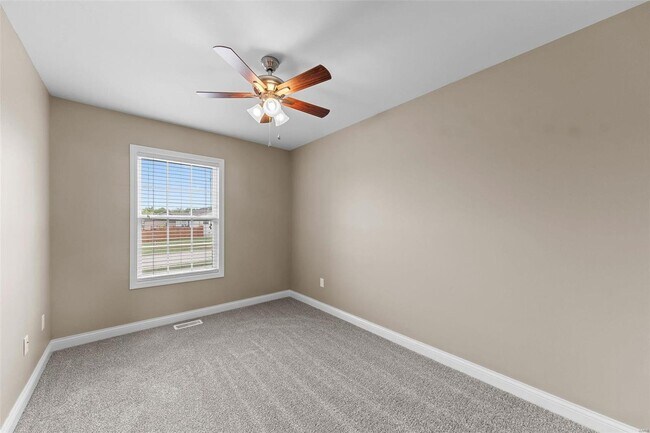 Building Photo - 101 Shadow Pointe Dr
