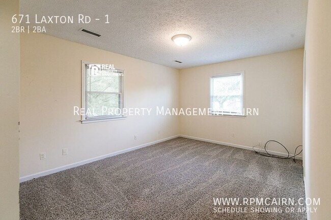 Building Photo - 2 Bed, 2 Bath -- private back deck