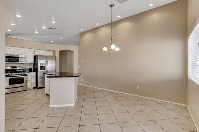 Building Photo - Adorable single story in a gated community!