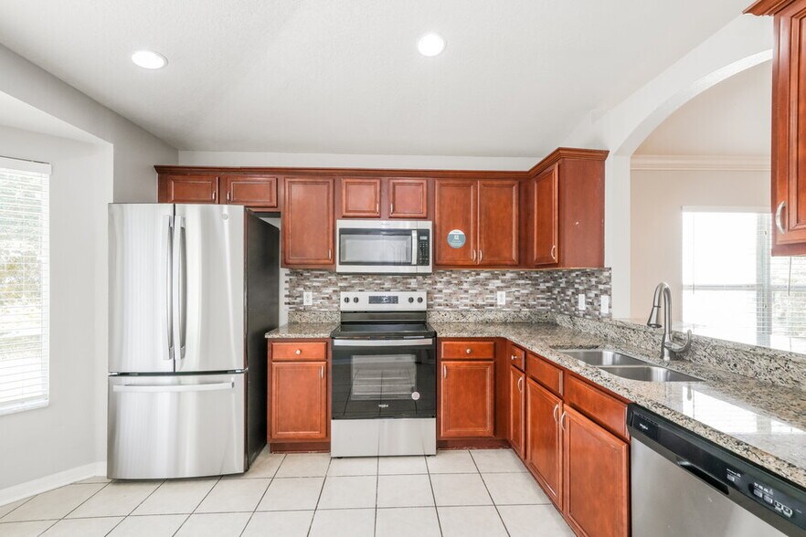 Building Photo - 18136 Cypress Bay Pkwy