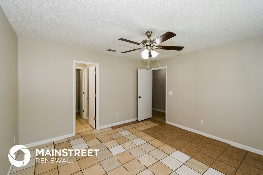 Building Photo - 1871 Alberta Ct S