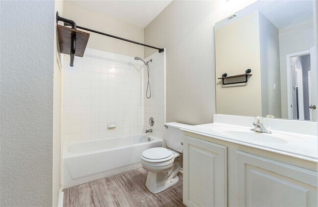 Building Photo - 249 Ashwood N