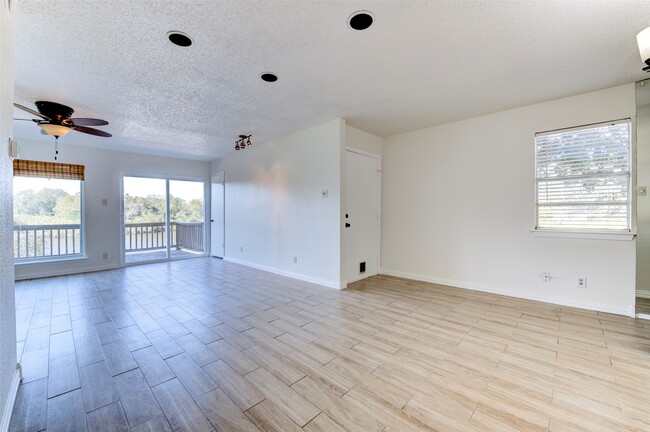 Building Photo - 2137 Casa Rio Cir
