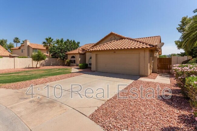 Building Photo - 2381 W Redwood Dr