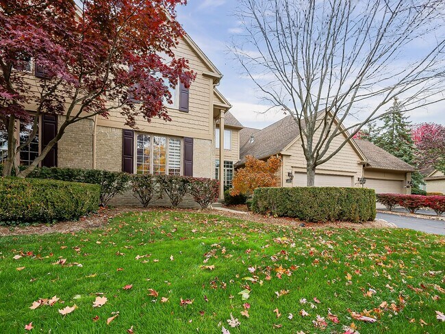 Building Photo - AVAILABLE NOW! Sun-Filled 3-Bed, 2.5-Bath Home with Golf Course Views in Bloomfield Hills