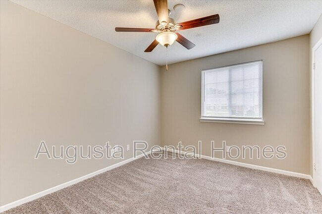Building Photo - 520 E Buena Vista Ave