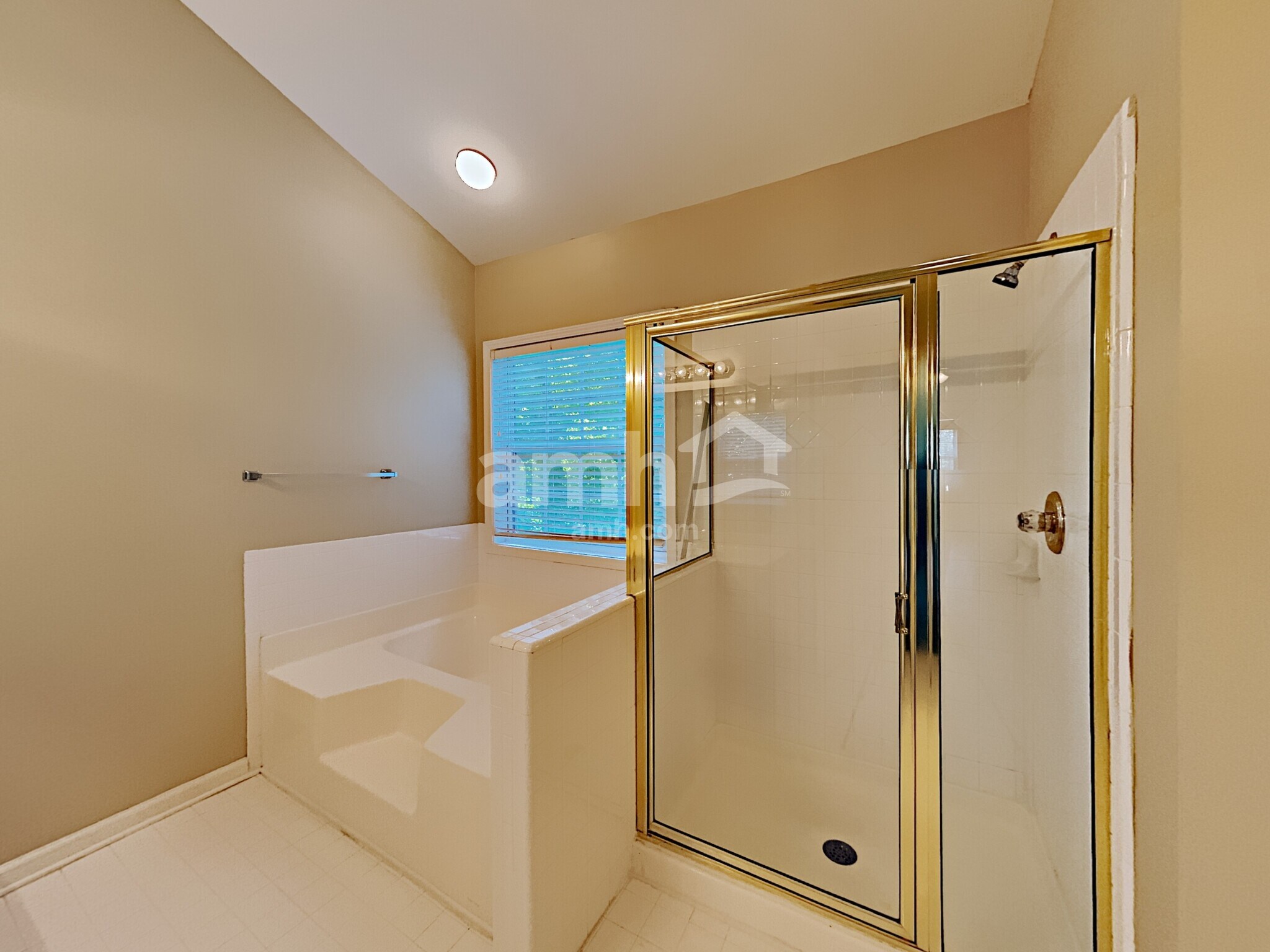 Building Photo - 1664 Crittenden Ln