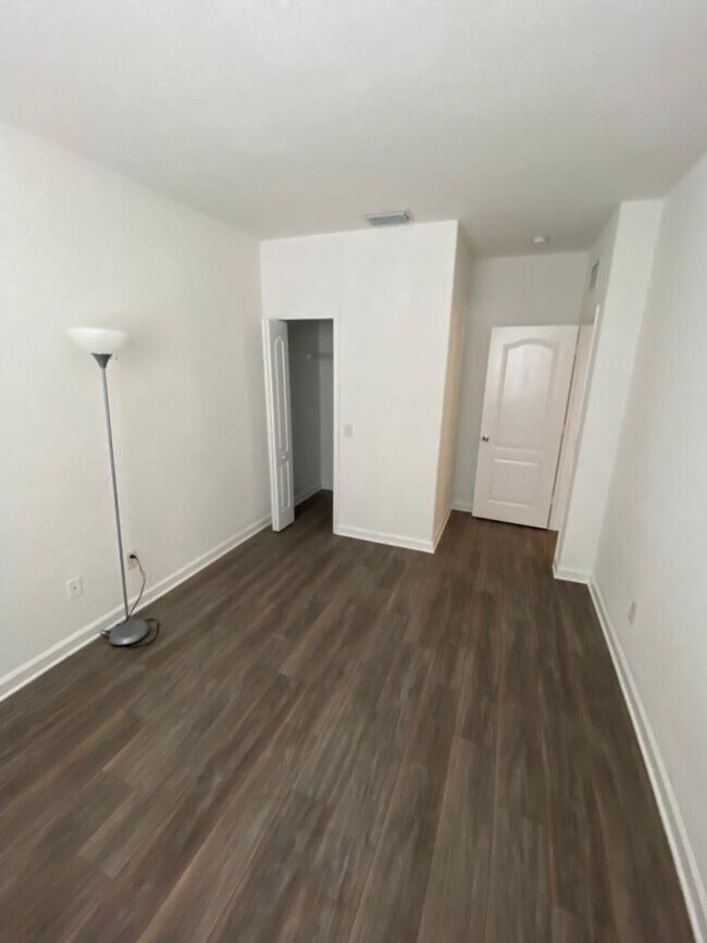 Building Photo - 2208 Shoma Dr