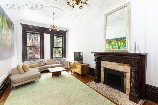 Building Photo - 27 W 87th St