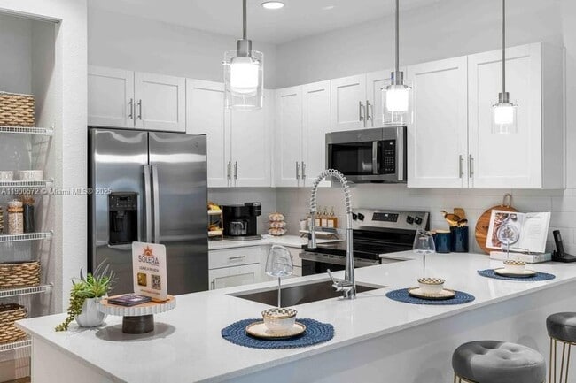 Building Photo - 14800 Cumberland Dr