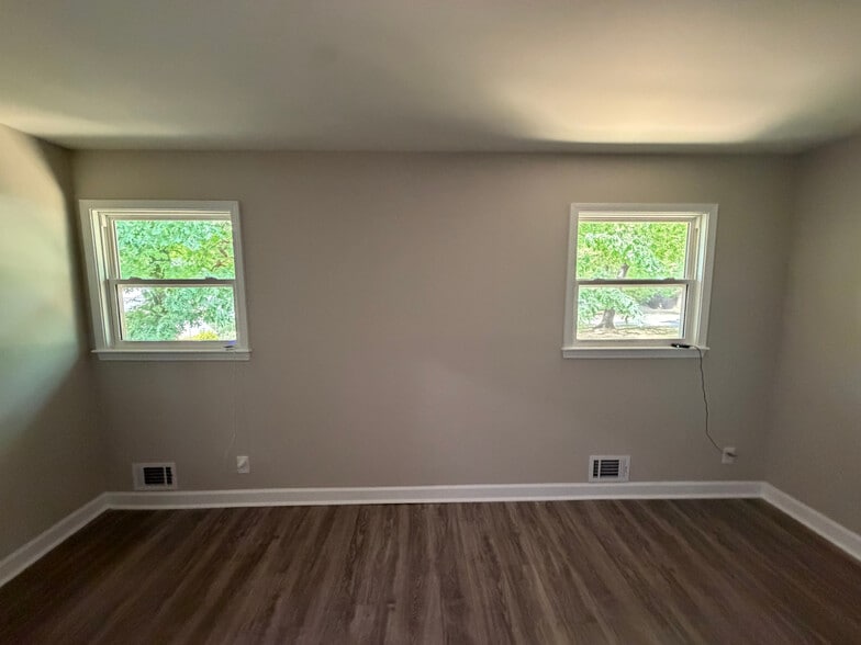 Building Photo - Room in House on Heritage Hills Cir