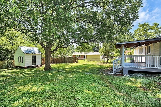 Building Photo - 1433 Edgewood Rd