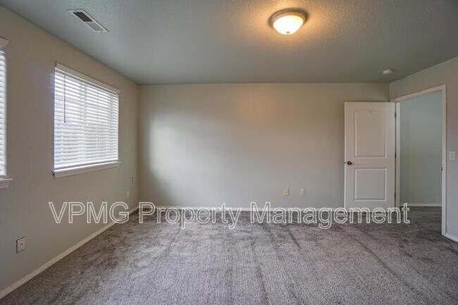Building Photo - 9819 NE 86th St