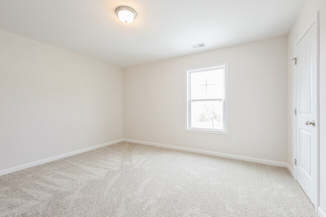 Building Photo - 333 Noble Ln