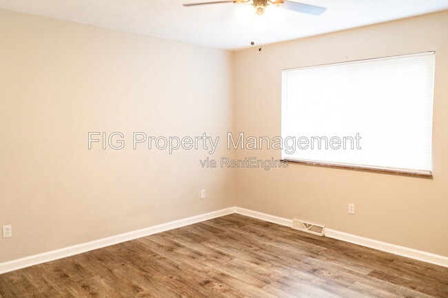 Building Photo - 139 Louella Dr
