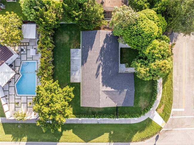 Building Photo - 6700 SW 49th Terrace