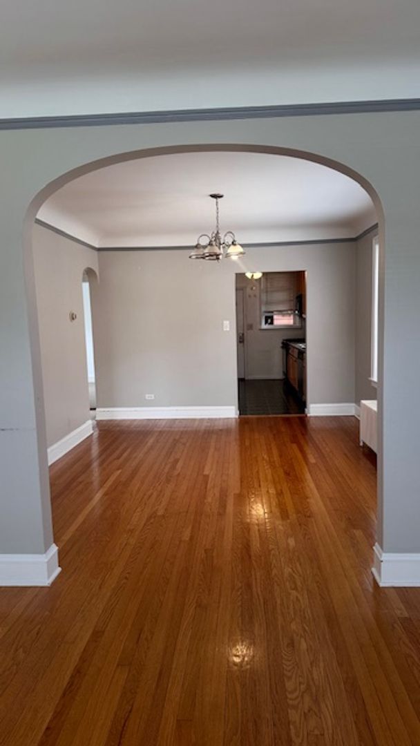 Building Photo - 3050 N Normandy Ave
