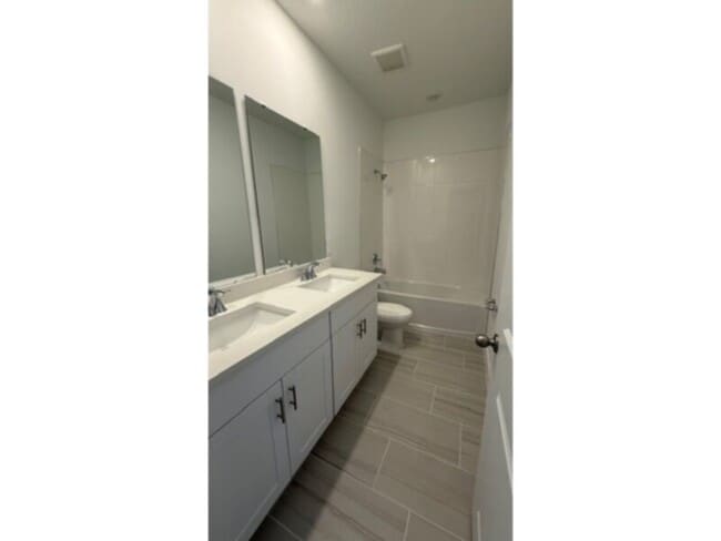 Building Photo - BRAND new 4 bedroom house with LOFT