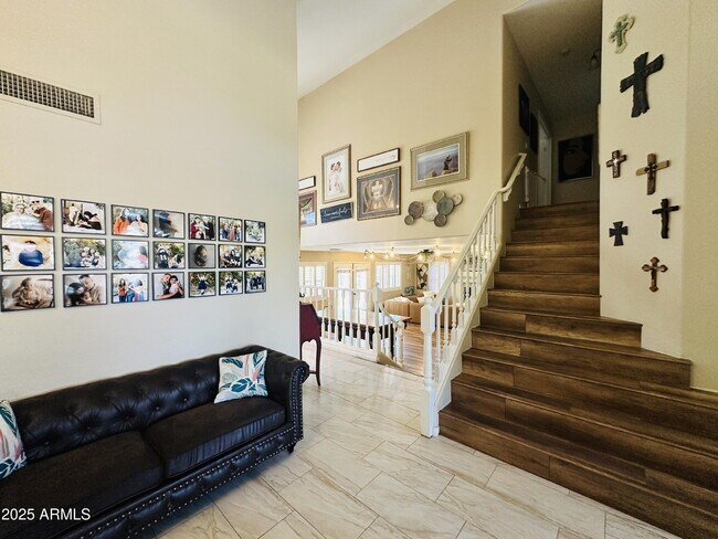 Building Photo - 727 W Mendoza Cir