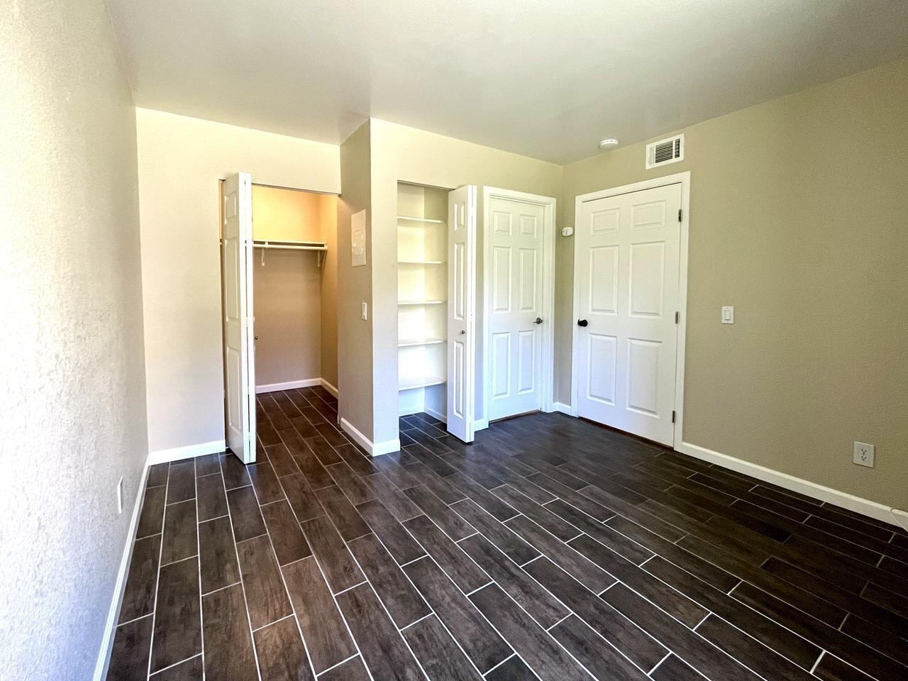 Building Photo - 1265 Kendall Dr