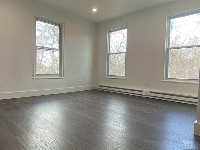 Building Photo - 1465 Creek Locks Rd