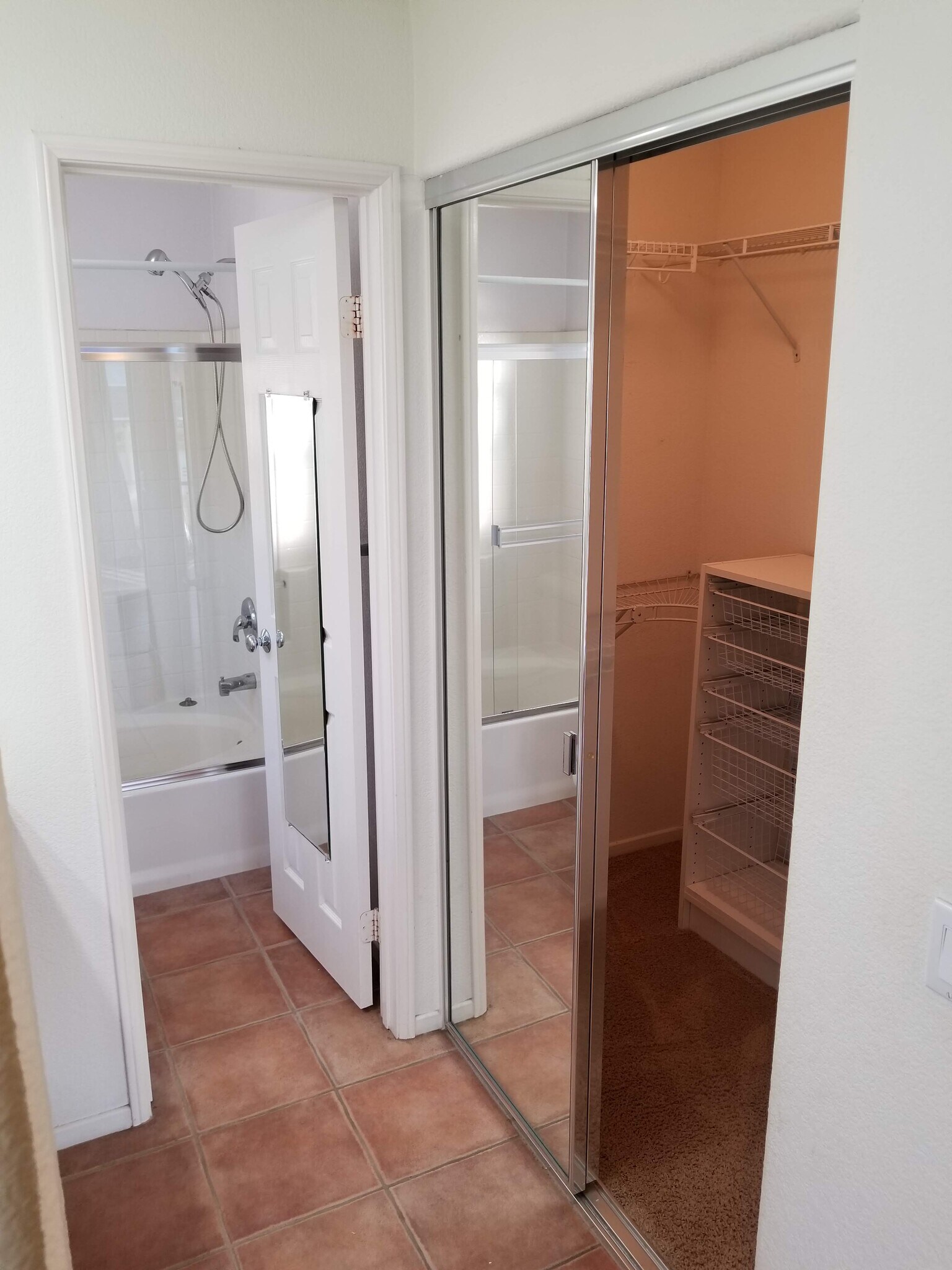 Building Photo - 16939 Robins Nest Way