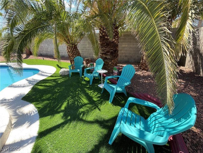 Building Photo - 1332 Royal Creek