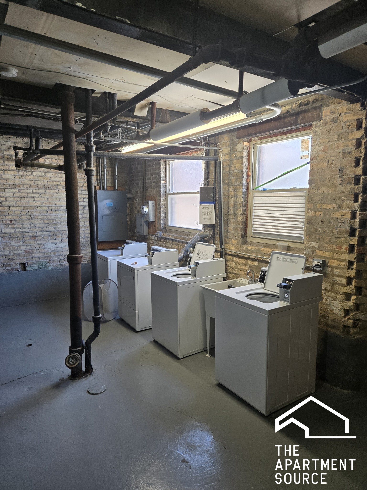Building Photo - 5618 N Kimball Ave