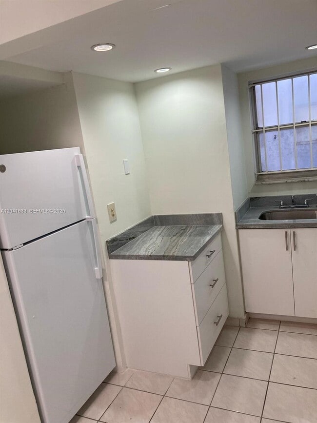 Building Photo - 210 Fontainebleau Blvd