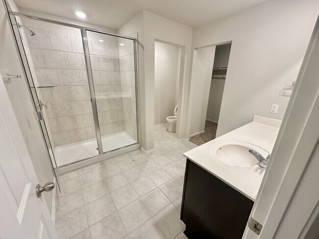 Building Photo - AVAILABLE NOW!