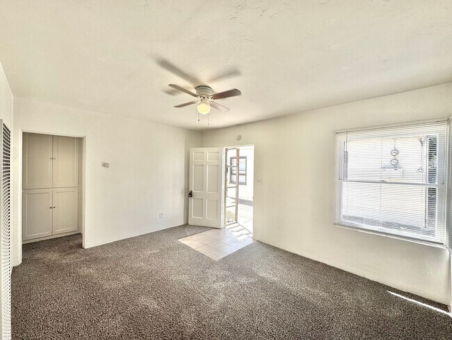 Building Photo - 4826-4832 Del Mar Avenue