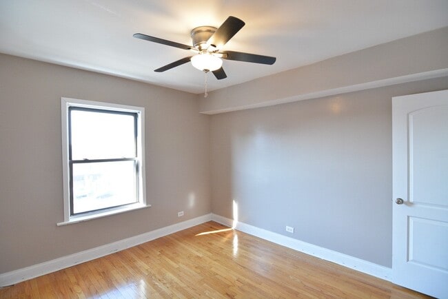 Building Photo - 3241 N Damen Ave