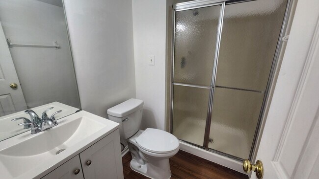 Building Photo - Spacious Arlington TH Near Ballston Metro!