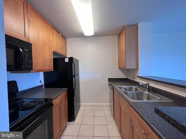Building Photo - 75 S Reynolds St