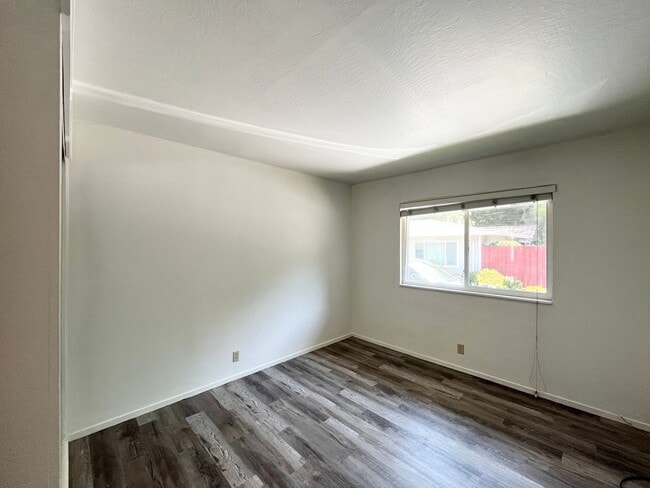 Building Photo - 1751 Parkside Dr