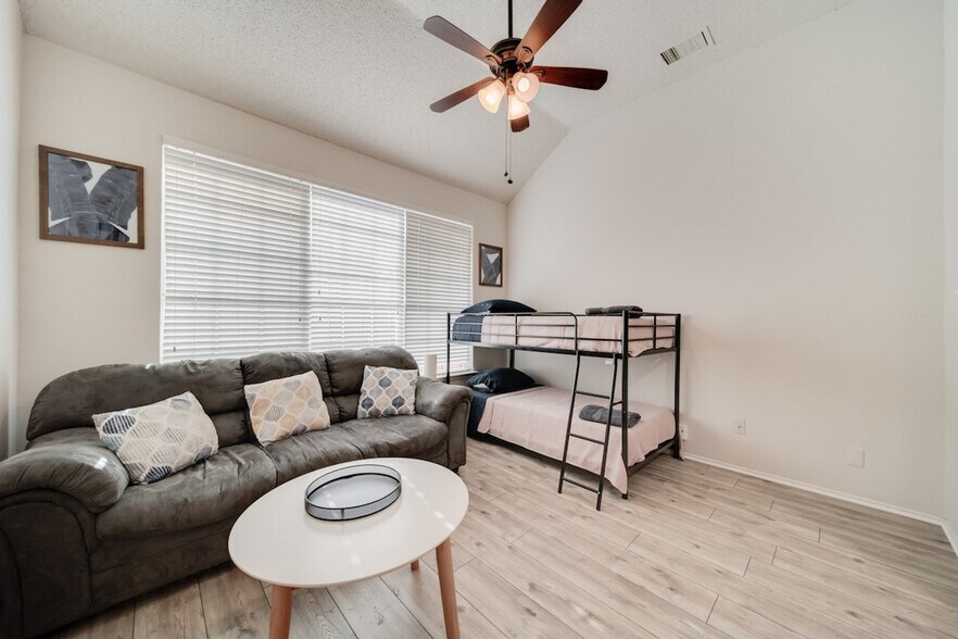 Building Photo - 4501 Westbriar Ln