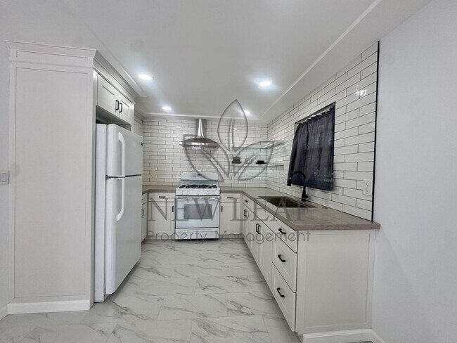 Building Photo - COZY 2BEDROOM IN THE HEART OF CLAREMONT