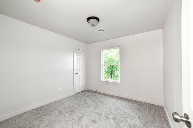 Building Photo - 1417 Mallard Dr