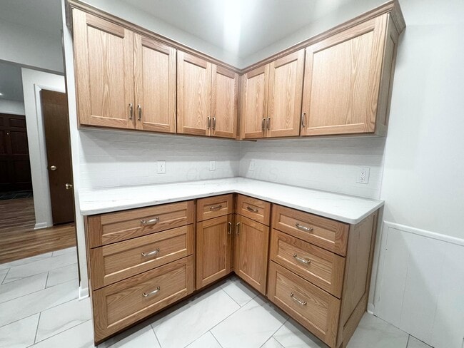 Building Photo - 3640 Tillbury Ave