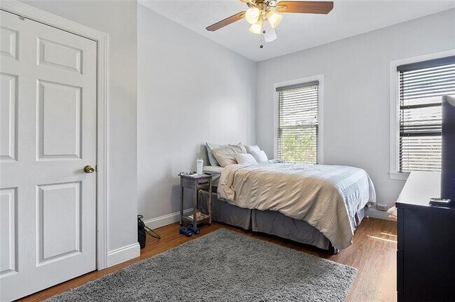 Building Photo - 858 Western Ave