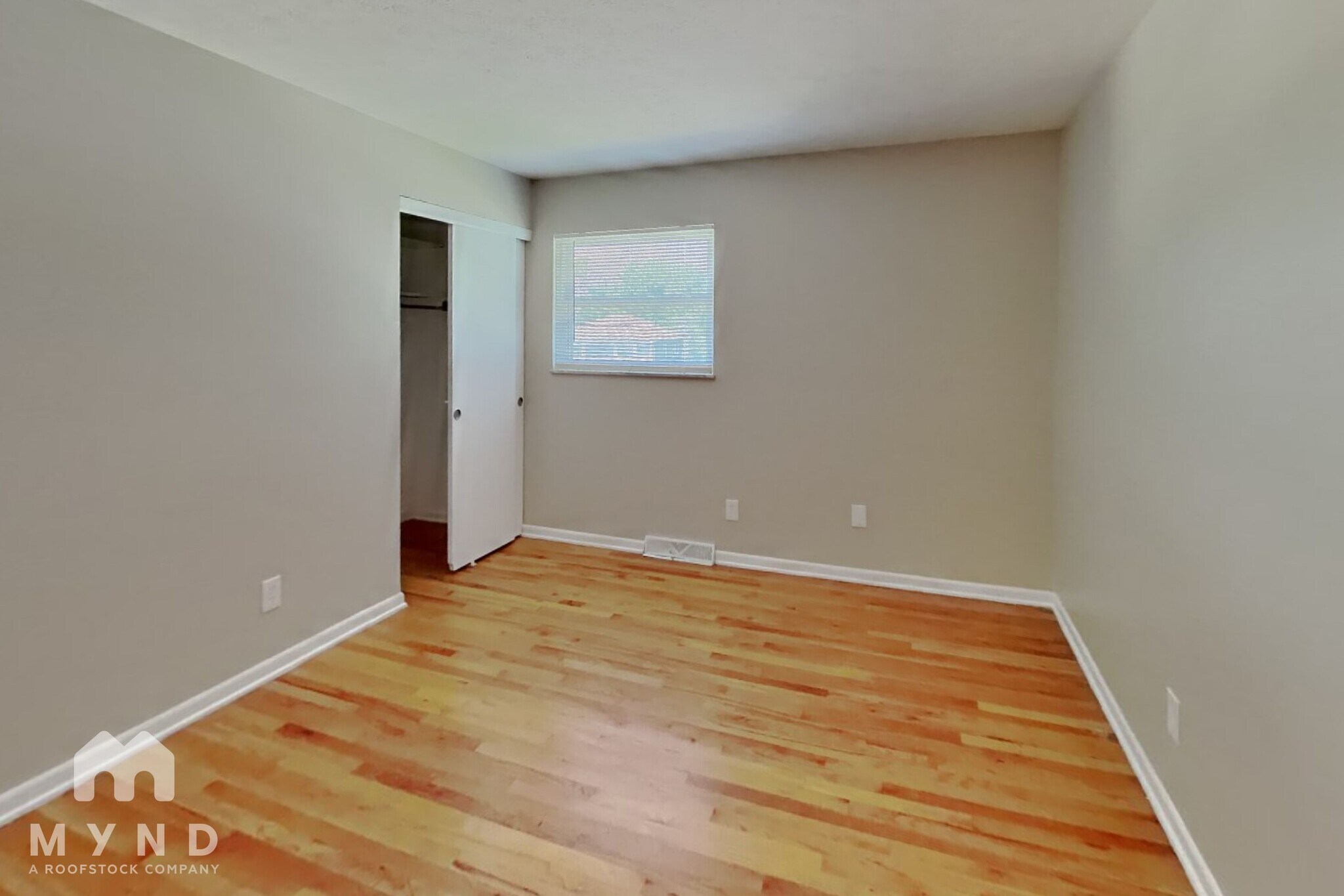 Building Photo - 5621 Oakmont Dr