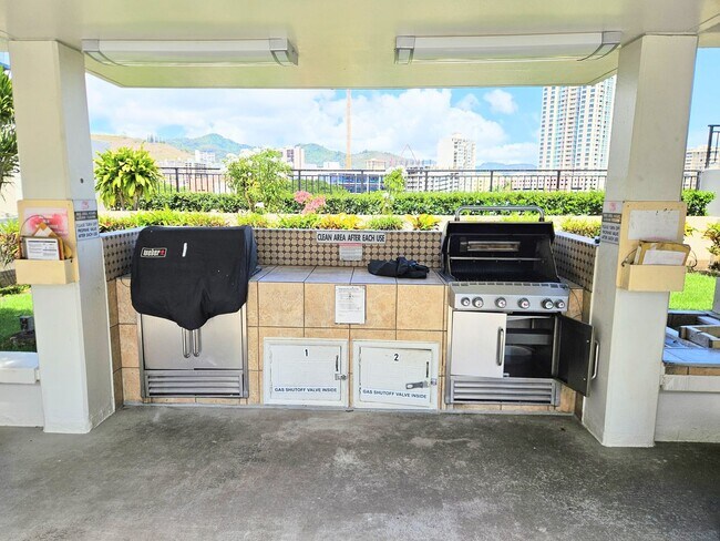 Building Photo - Royal Capitol Place Kakaako 1 Bedroom 1 Ba...