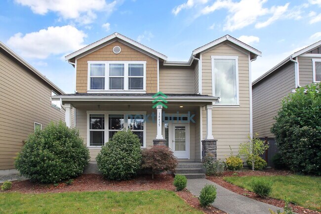 Building Photo - 3 Bed and 2.5 Bath Single-family Home Avai...