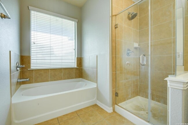 Building Photo - 122 Bright Brook Ln