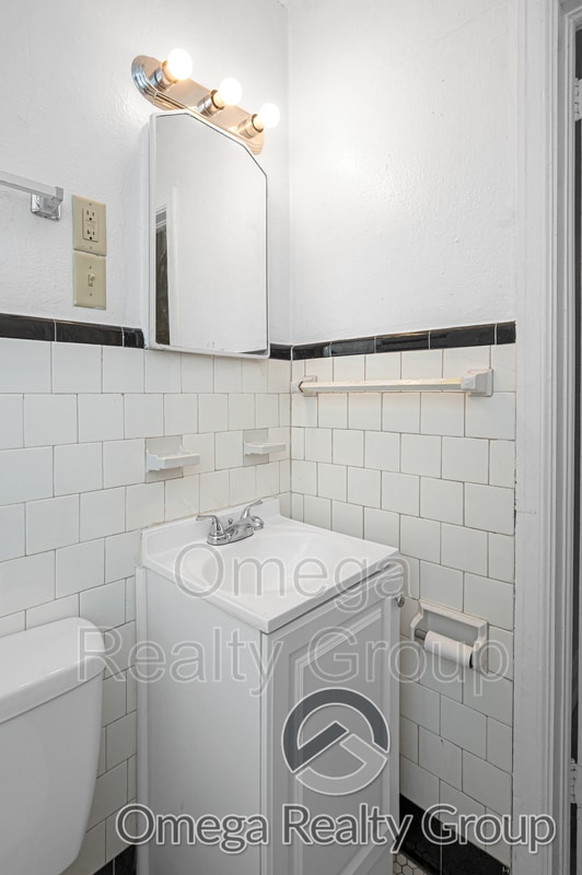 Building Photo - 1020 Pershing St