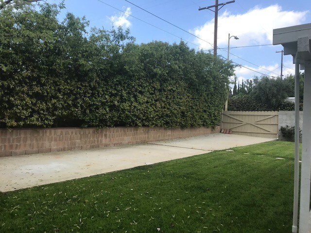 Building Photo - Single story 3 bed, 2 bath home with RV Ac...