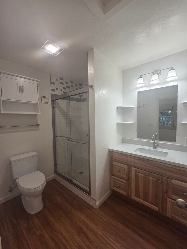 Building Photo - West Side Petaluma Garden Gem - 1 bed 1 bath